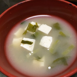 定番！わかめと豆腐のみそ汁